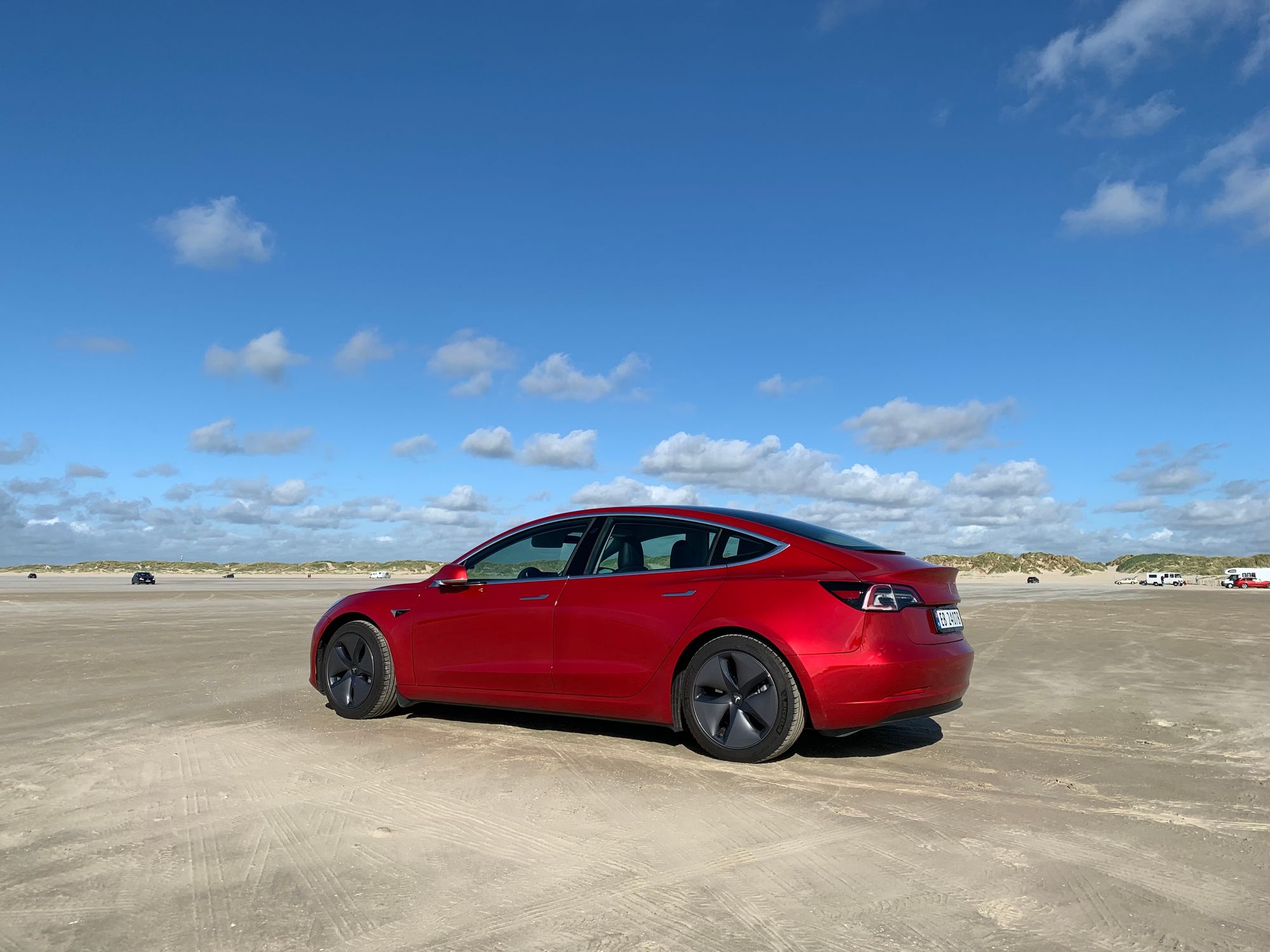 122 000 km med rød Tesla