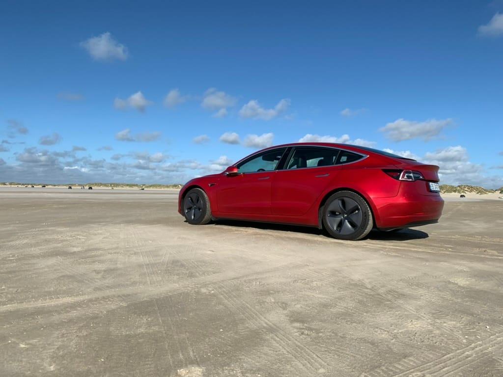 5 år og 180 000 km med rød Tesla